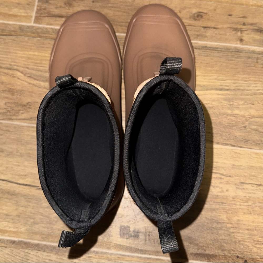 Burberry Rubber Marsh Stamp Low Boots - Picture 4 of 8